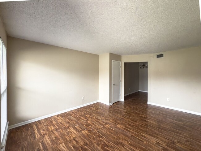 Foto del edificio - 2503-2503 E Morris Dr