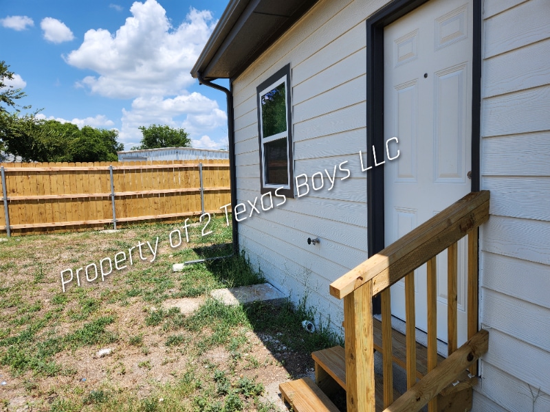 Foto principal - 101 N Pecan St
