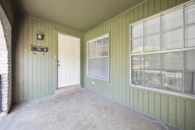 Foto del edificio - 8514 Dryfield Dr