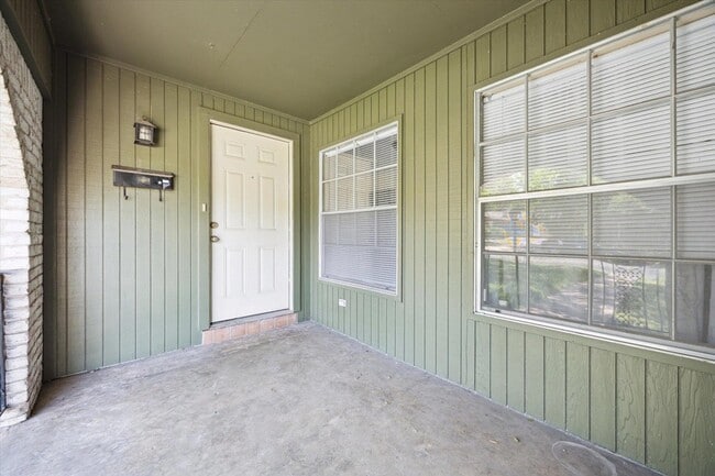 Building Photo - 8514 Dryfield Dr