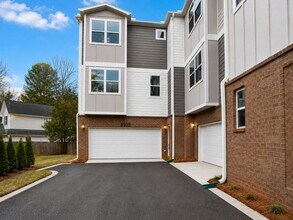 Building Photo - 8935 Sharonbrook Dr