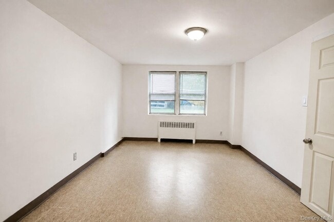 Building Photo - 325 Shore Rd