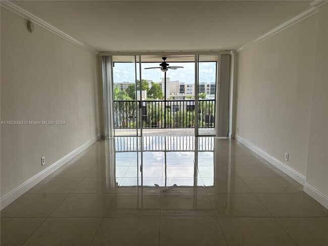 Building Photo - 9 Royal Palm Way