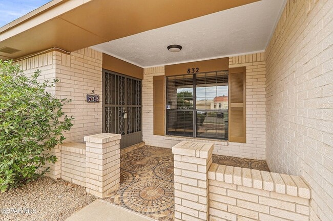 Foto del edificio - 832 Tepic Dr
