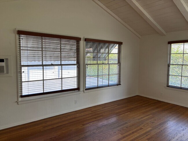 Foto del edificio - Kester Ave, 5069-5071