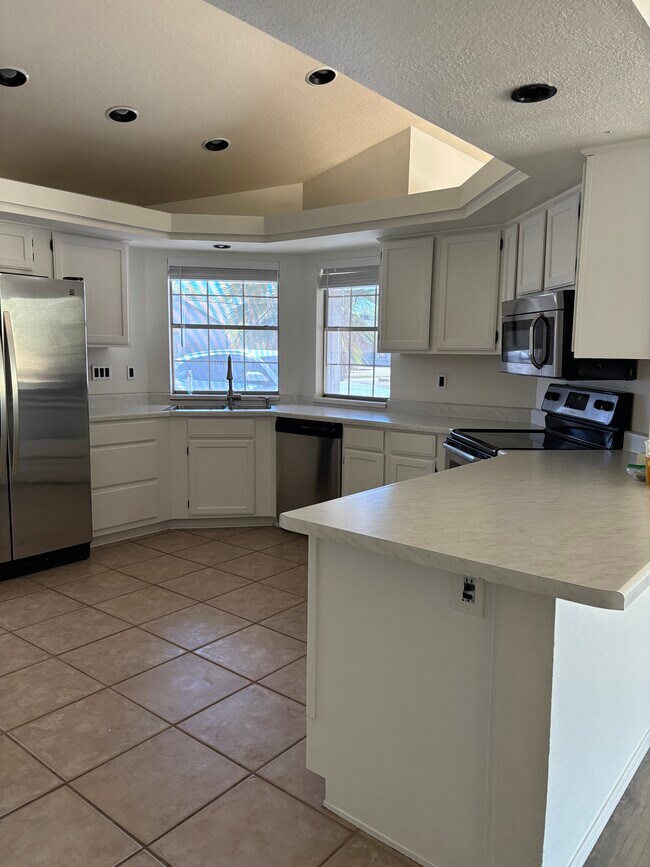 Cocina - 5642 W Villa Theresa Dr