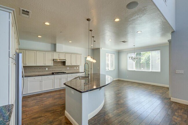 Building Photo - 1148 Cordova Ave
