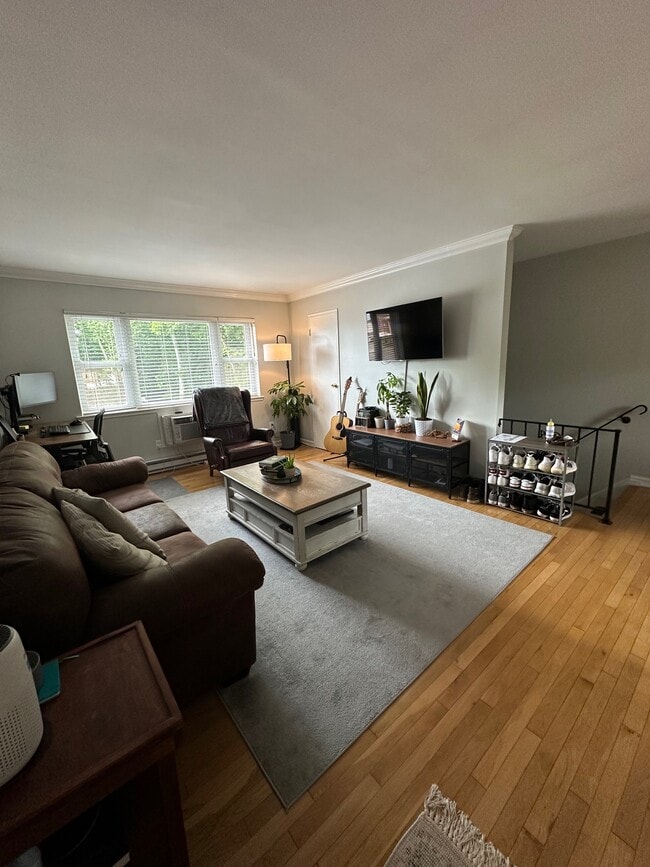 Building Photo - 422 Ringwood Ave