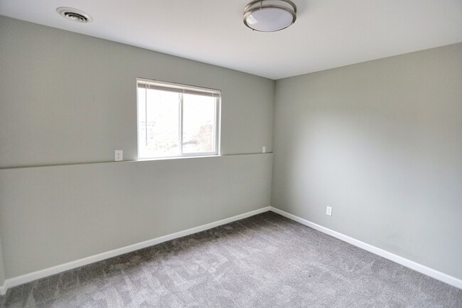 Building Photo - 865 Grand Ave NE