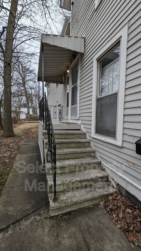 Building Photo - 333 W Suttenfield St