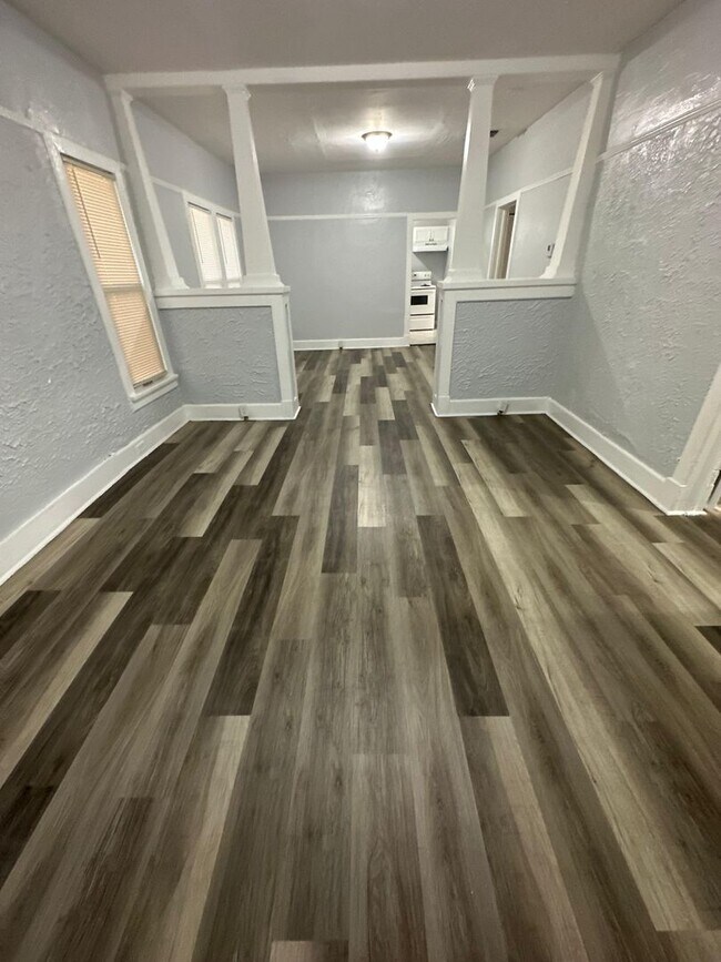 Foto del edificio - Fully Renovated 2/1 -Single Family Availab...