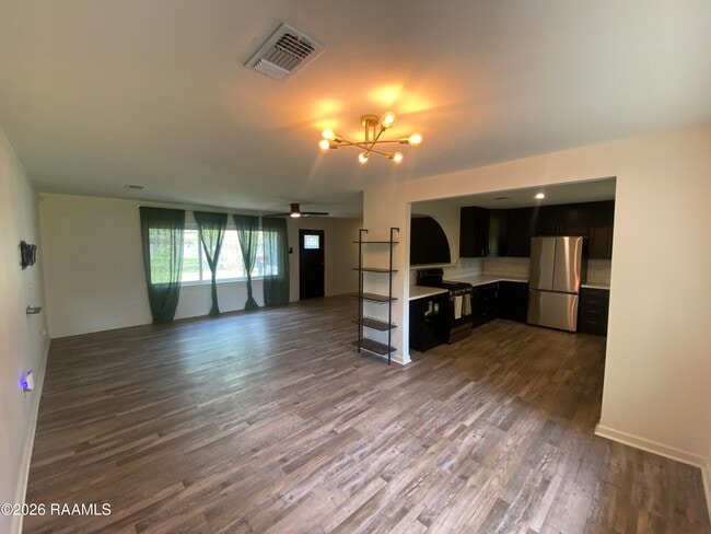 Building Photo - 9922 N Parkview Dr