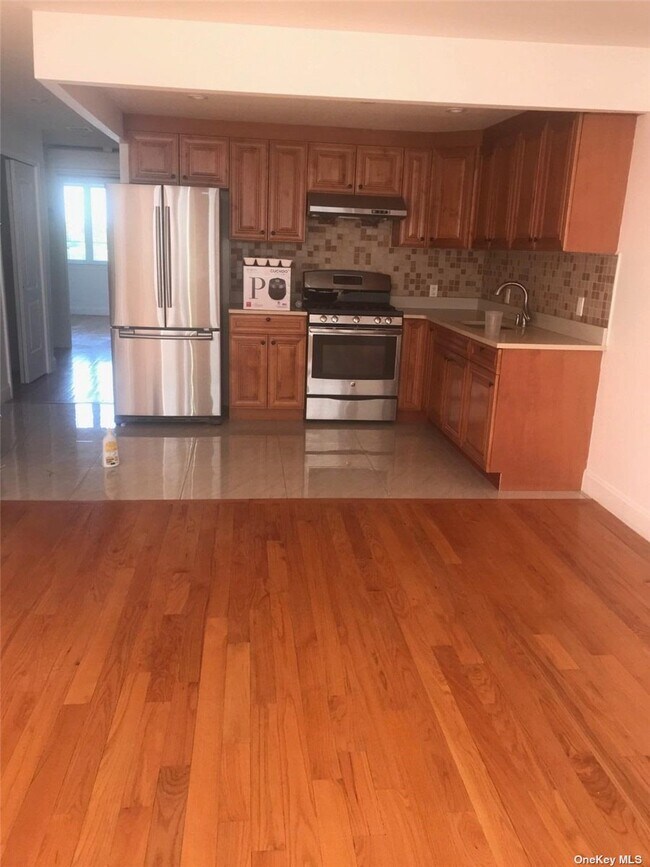 Foto del edificio - 120-53 Sunrise Ct