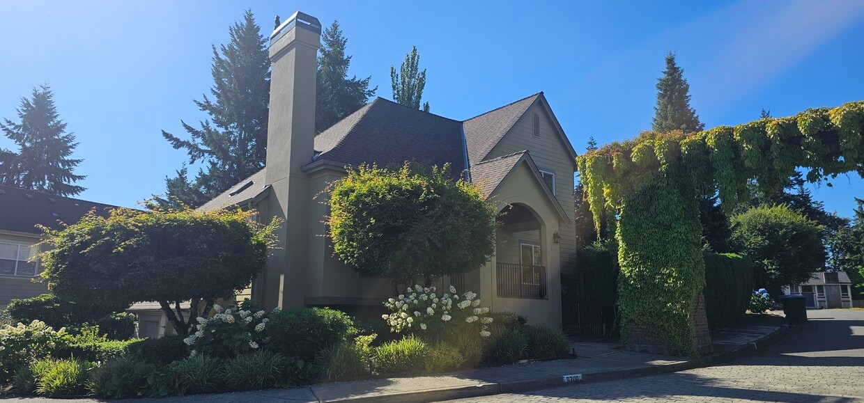 Photo - 6706 127th Pl SE (Bellevue, WA)