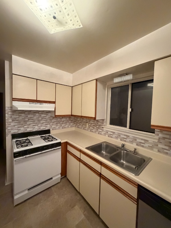 Foto del edificio - 411 McGuigan Pl