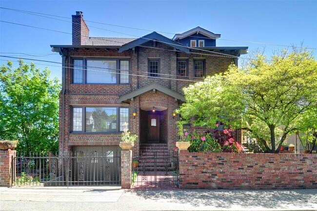 Building Photo - 2024 Taylor Ave N