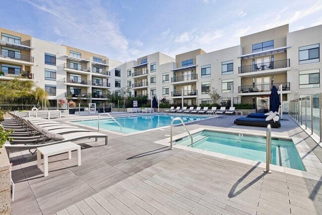 Foto del edificio - 1725 S Bascom Ave