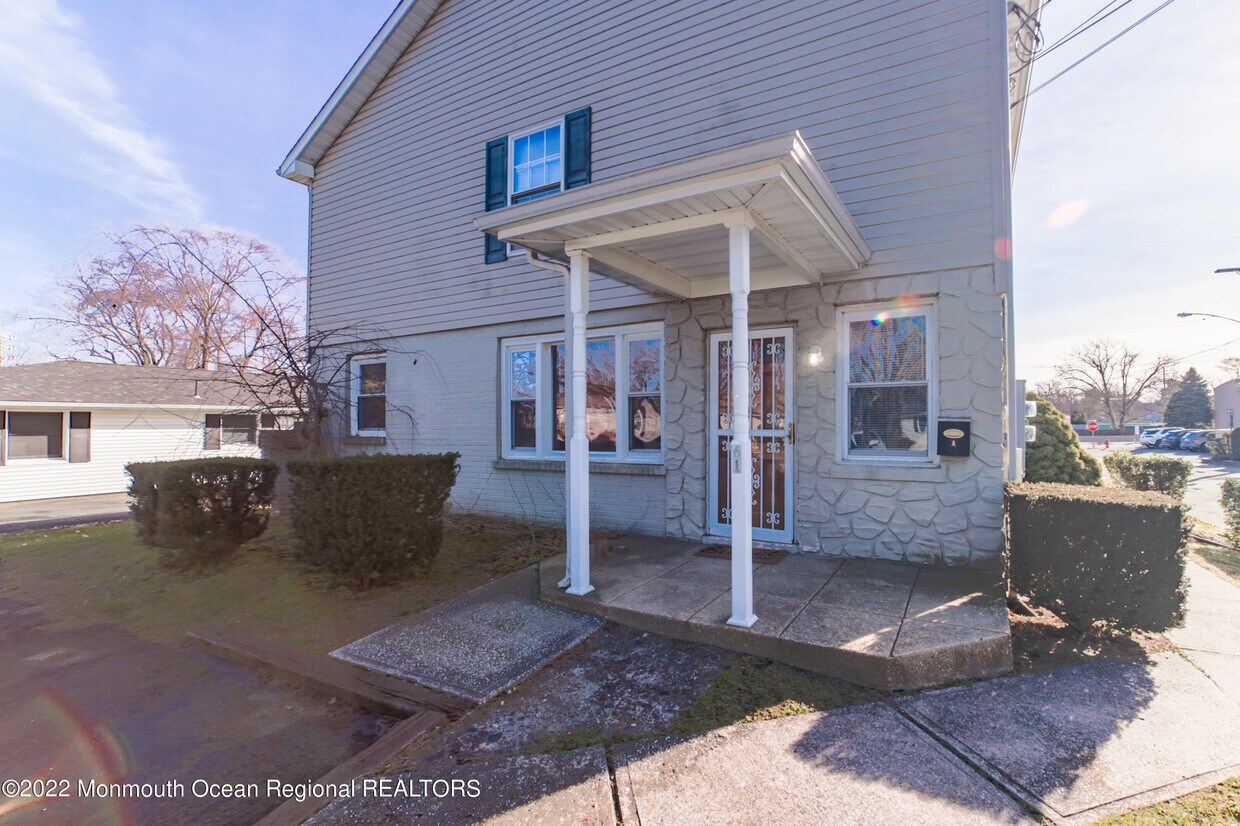 61 Monroe St, Keyport, NJ 07735 Townhome Rentals in Keyport NJ