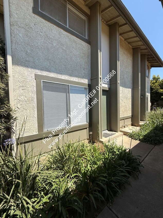 Primary Photo - Large Two Story Condo with Two Car Detache...