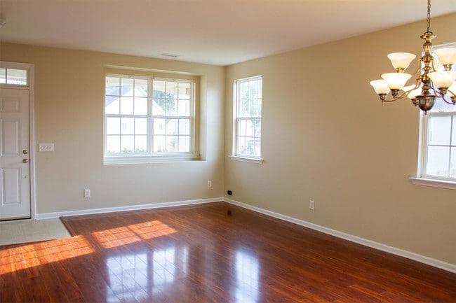 Building Photo - 340 Larktree Ln
