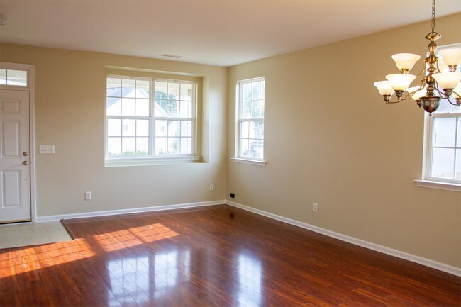 Foto del edificio - 340 Larktree Ln