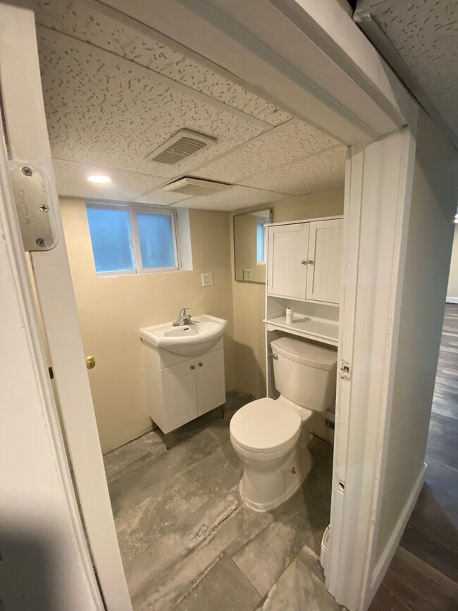 Building Photo - 1012 Bruce Av