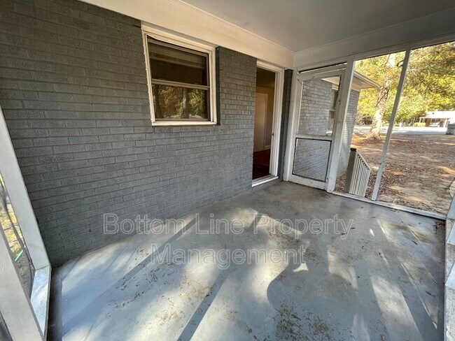 Foto del edificio - 725 Tom Sadler Rd