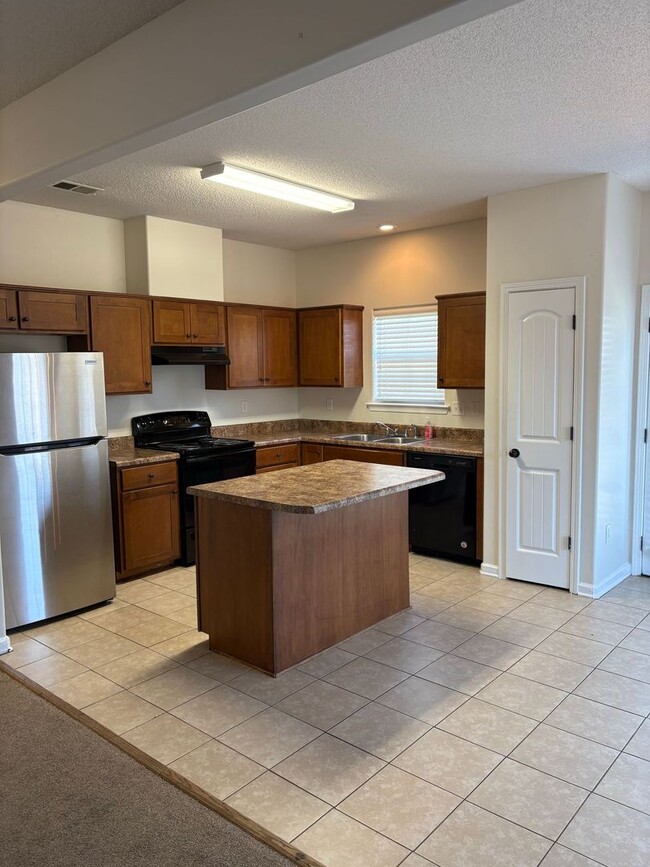 Building Photo - Spacious, Remodeled Home in Cordova