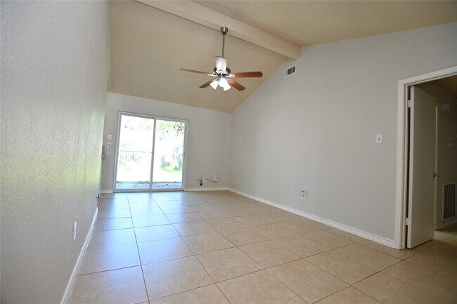 Foto del edificio - 4615 Fitzwater Dr