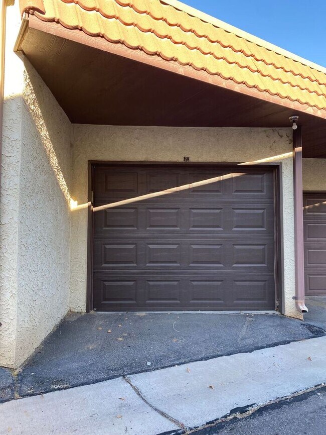 Foto del edificio - 2nd Floor - 2BR/2Bath - Balcony - 1Car Garage