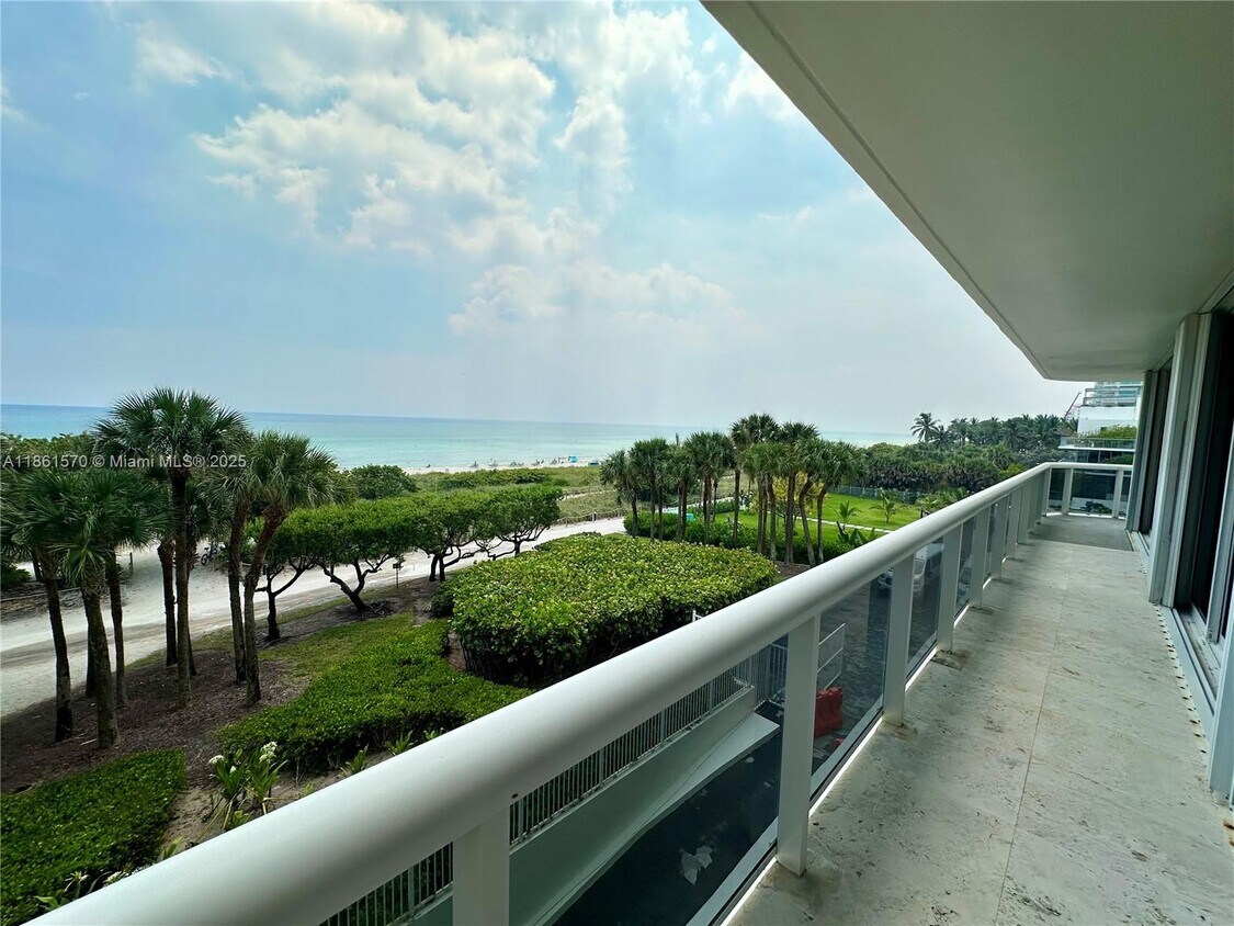 Foto principal - 9559 Collins Ave