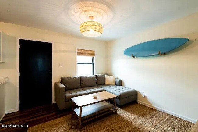 Foto del edificio - 1603 Lake Park Blvd S