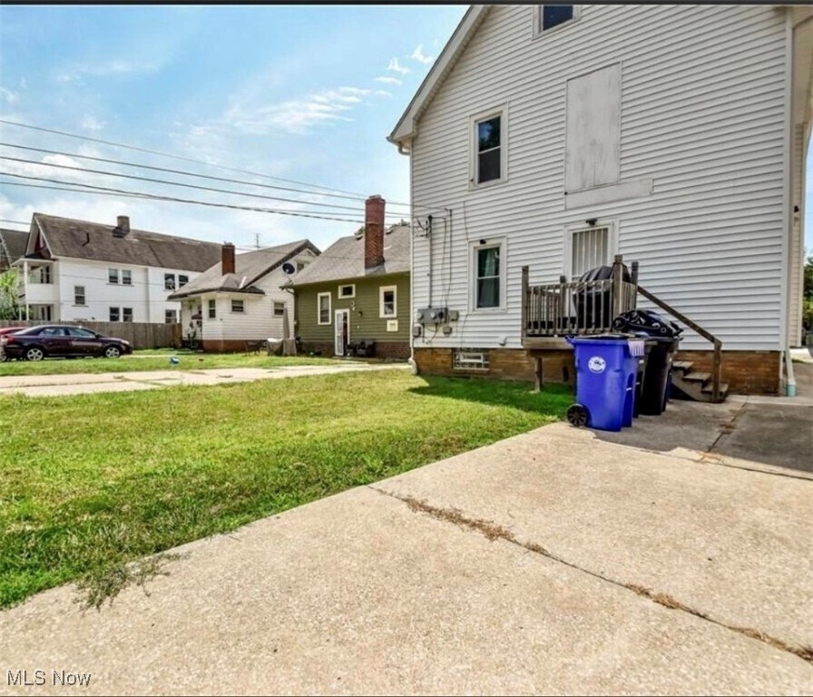 1051 E 171st St Cleveland, OH 44119 – photo 4