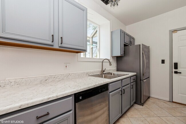Foto del edificio - 8010 S Ridgeland Ave