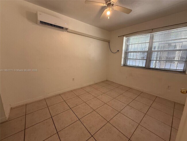 Foto del edificio - 30 NW 71st St