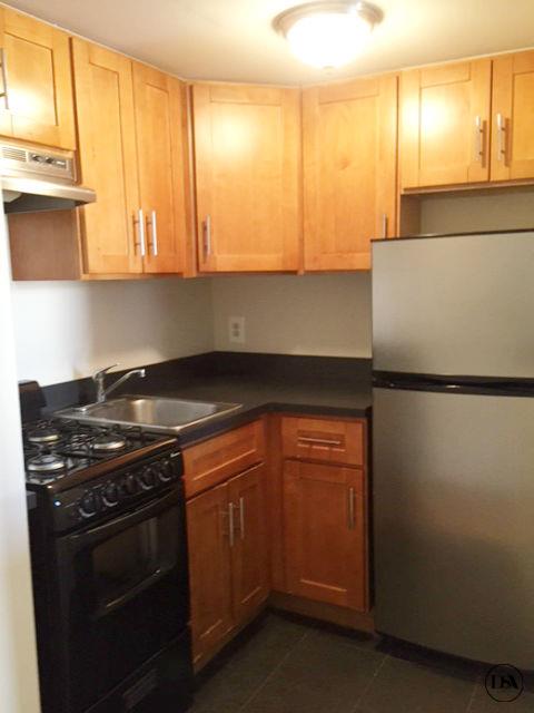Building Photo - 307 E 94th St