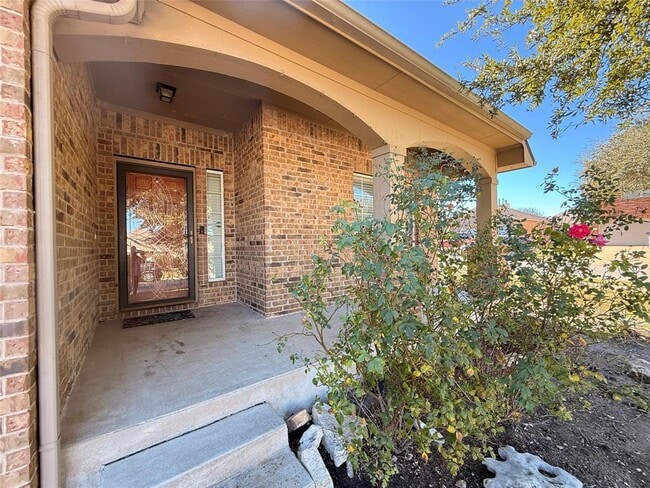 Building Photo - 2701 Pedernales Falls Dr