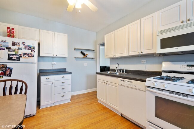 Building Photo - 4743 N Hamlin Ave