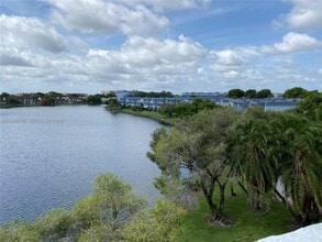 Building Photo - 9375 Fontainebleau Blvd