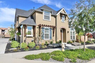 Building Photo - 1209 Lavande Dr