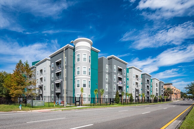 Photo - The Aves @ Twelve 100 Apartments