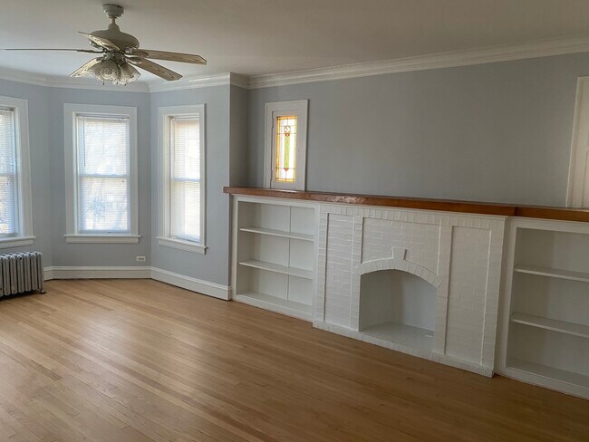 Building Photo - 2115 W Arthur Ave
