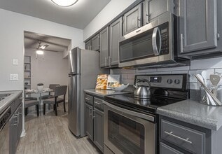 Building Photo - Woodstream Village