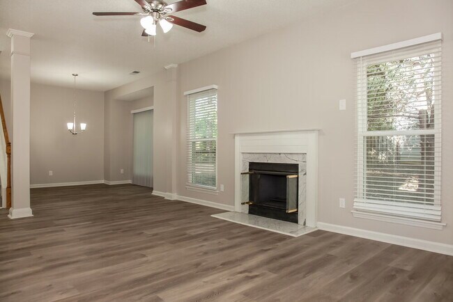 Building Photo - 12106 Kempshott Ct