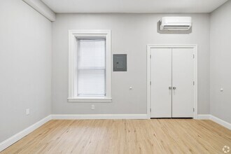 Interior Photo - 306 W Franklin