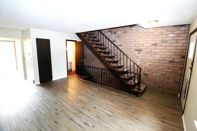 Building Photo - 4889 Dierker Rd