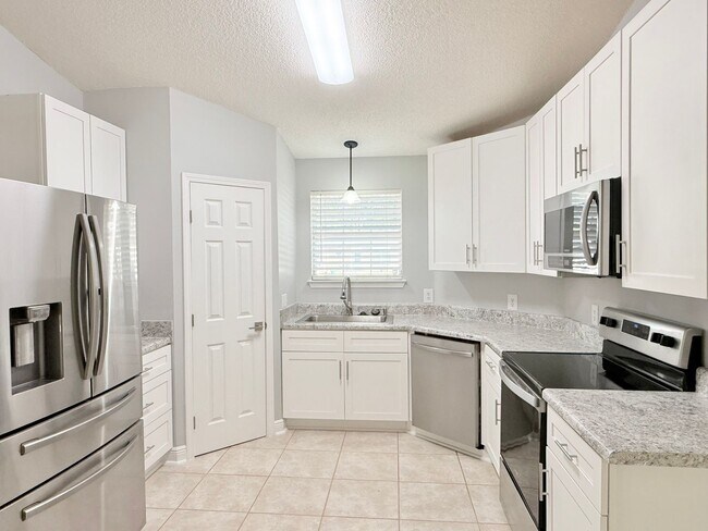 Building Photo - 3-Bedroom Home - Crosswinds Subdivision