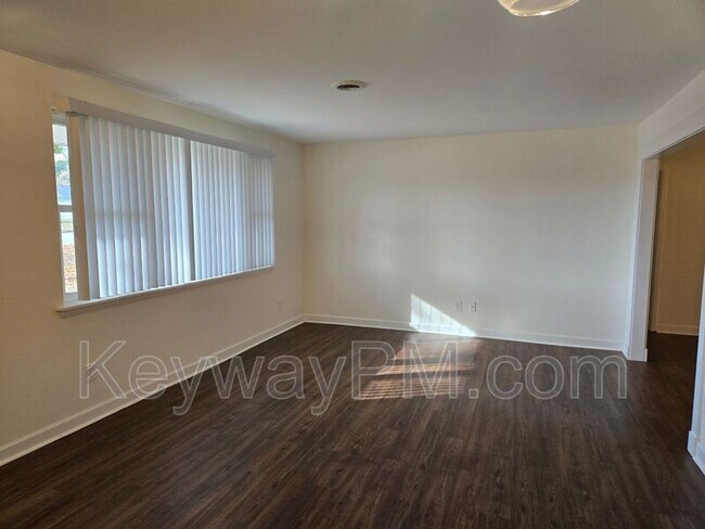 Foto del edificio - 3327 Cockatoo Rd