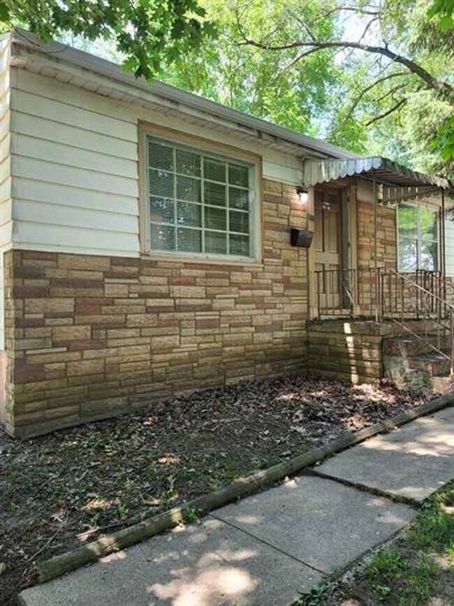 Foto del edificio - 1411 Greenbriar Dr
