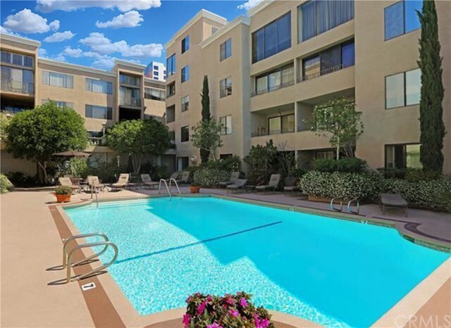 Foto principal - 8455 Fountain Ave